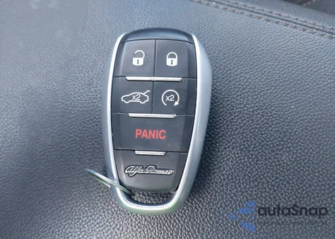 2017 Alfa Romeo Giulia Ti Awd z USA, uszkodzony, nr VIN ZARFAEEN4H7531736